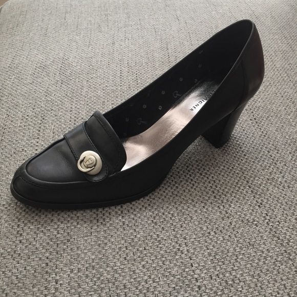 Etienne Aigner Leather Naomi Black Pump/ Mocassins - Picture 2 of 8
